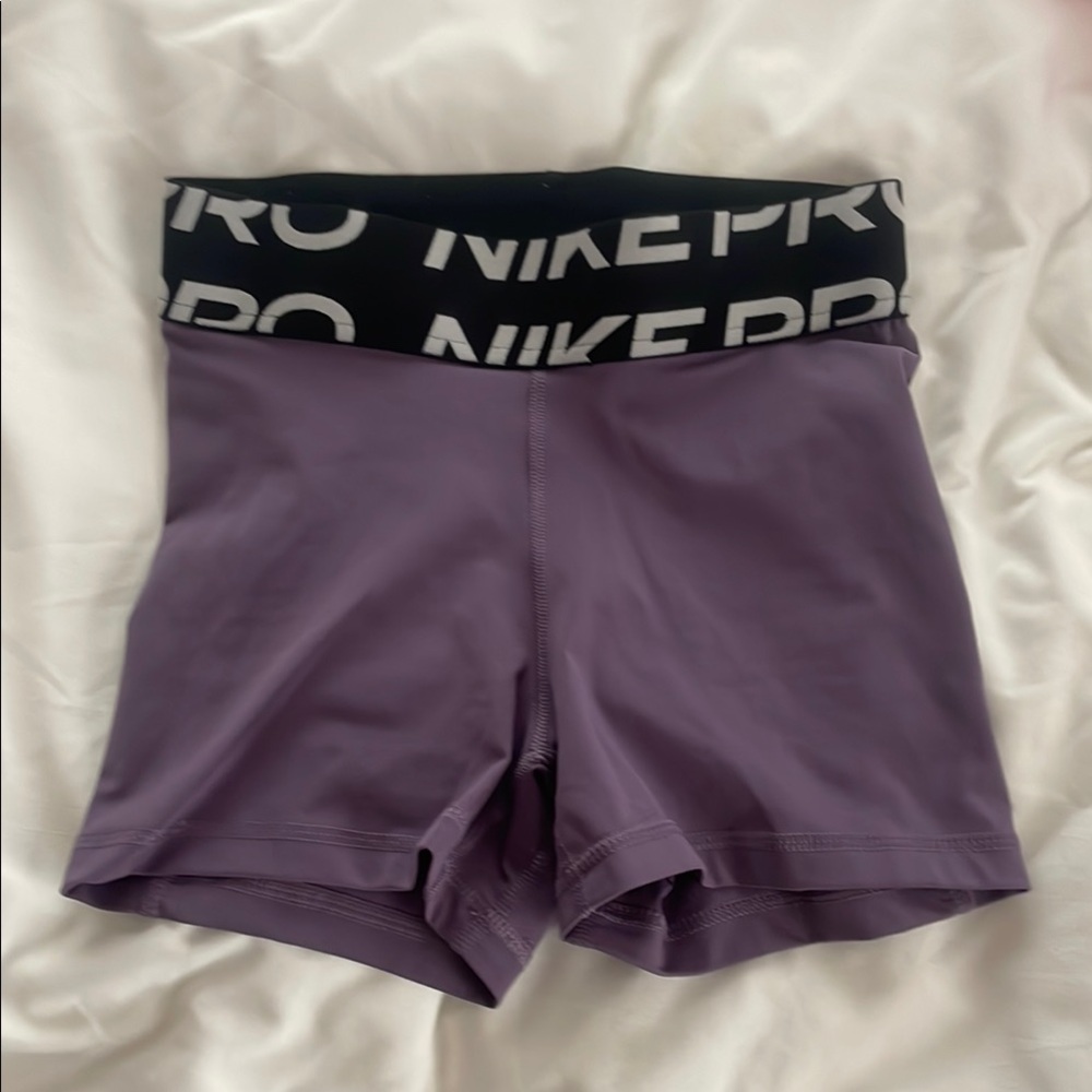 Nike pros size xs